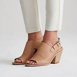 Eileen Fisher Glance Tan Leather Peep Toe Sandal